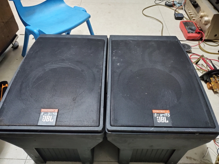 JBL控制5空箱体一对,成色如图,不包邮出