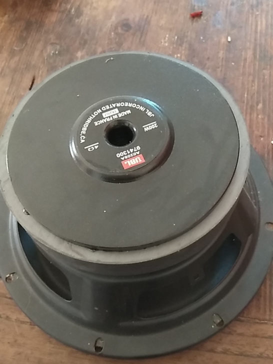 8寸低音炮喇叭两个，140磁，就试过，因我...