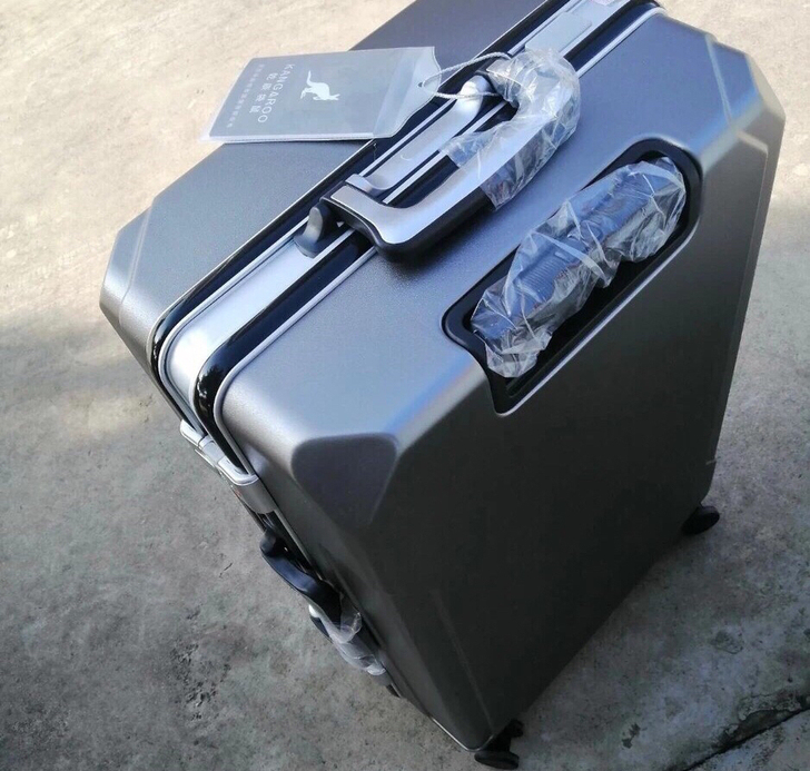 全新的几个袋鼠正品万向轮拉杆箱20寸，22...