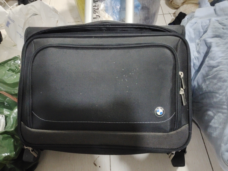 宝马行李箱  买的时候1000多 现在拉杆...