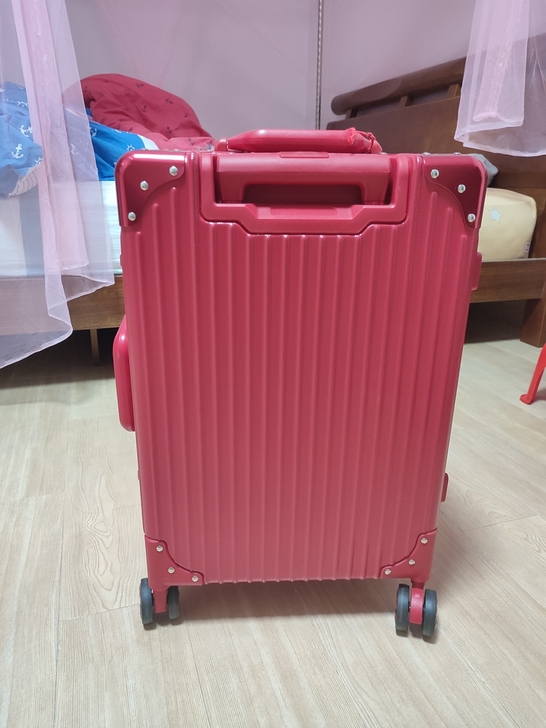 结婚用的大红皮箱，用了几个小时