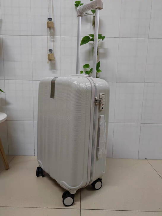 转让全新行李箱