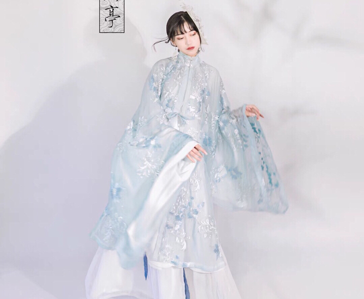 (绝版)宴山亭素雪蓝色 竖领披风 l码