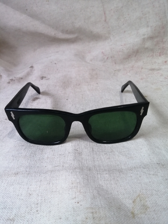 80年代绿色墨镜宽腿，镜框宽13.3厘米，...