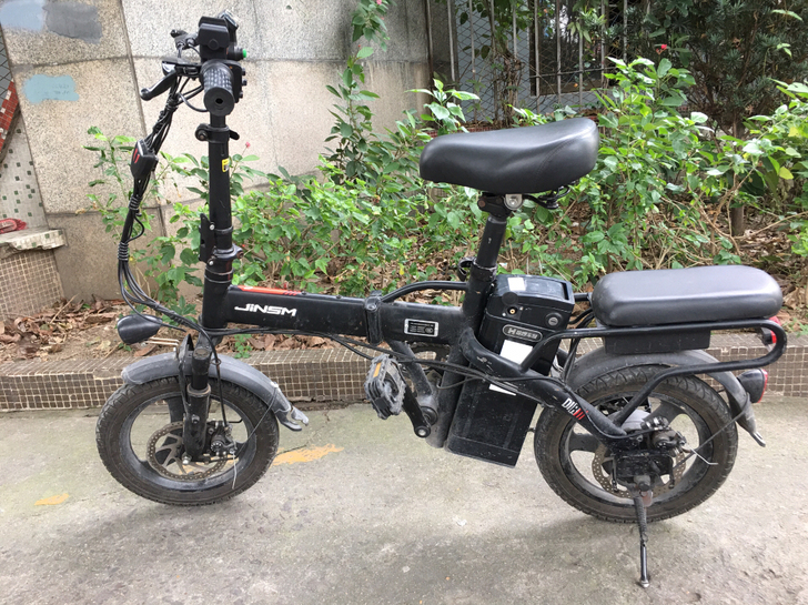 折叠代驾车，不到一年的车，还可以走30公里...