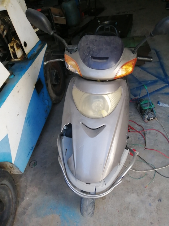 山洋牌摩托车 货票都在 小孩开车不小心摔到...