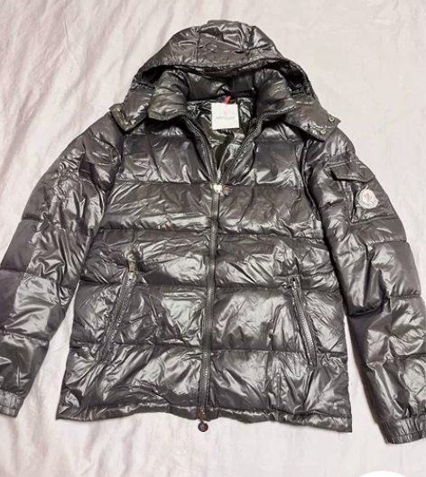Moncler羽绒服 男士 不是正品（因为...