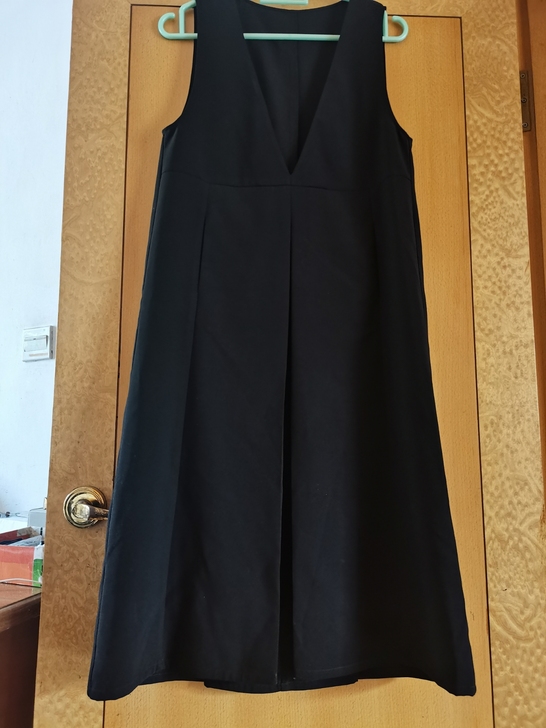 女款长外搭  也可当背带裙  99新