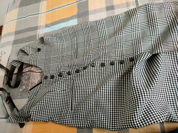 背带裙，是阴阳面的，拼接款，质量挺好的，x...