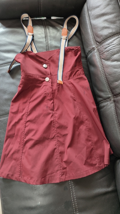 枣红色背带裙，看着很有质感，春夏秋冬均可穿...