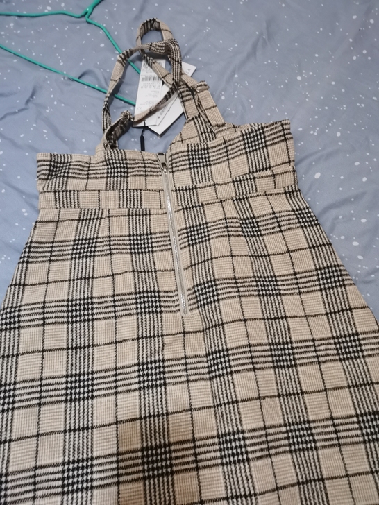 裙子是冬天穿的背带裙