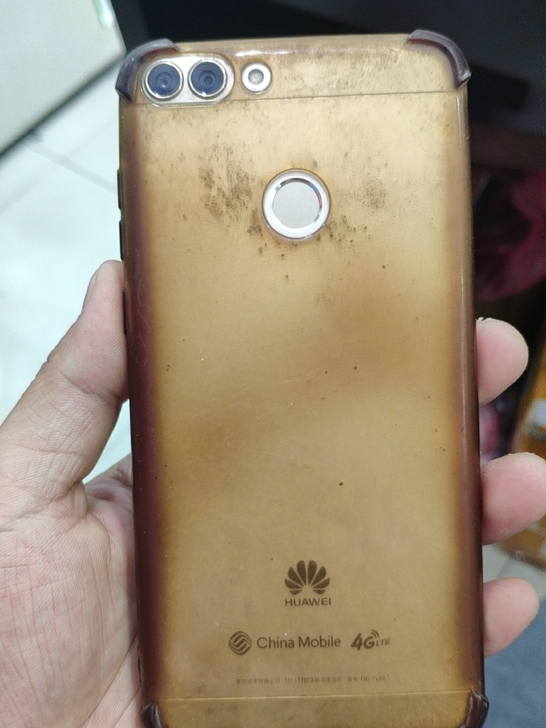 可能是华为nova7  后面显示LIYG-...