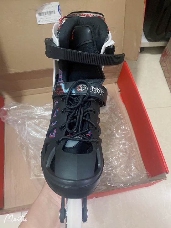 大牌子美洲狮轮滑鞋 ，买来就滑了一次 就吃...