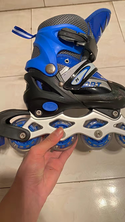 店铺倒闭，不做了，还有一批溜冰鞋，低价处理...