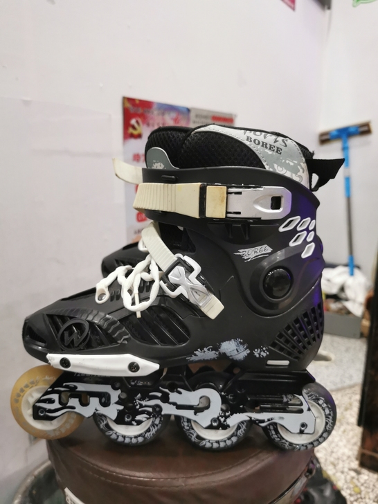 直排轮 旱冰鞋第一个轮子升级闪光轮  不科...