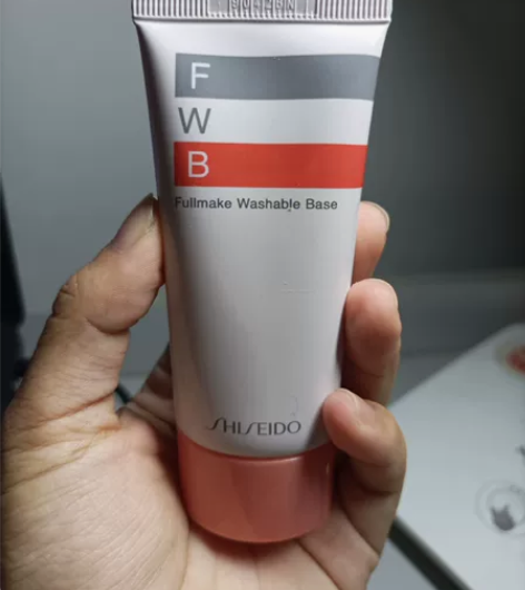 资生堂FWB隔离 去年过年找干代购的同学帮...