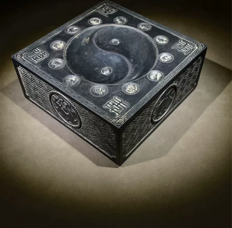 福寿康宁。端砚,正方形,砚面四角浮雕『年年...