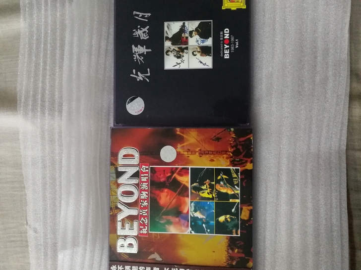 VCD碟，黄家驹的，碟盒旧，碟片无划痕，非...