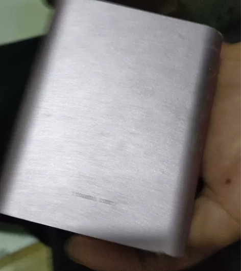 小米充电宝一个，闲置现在不用了，有需要的拿...