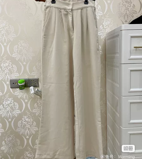 穿过一次 均码。腰部松紧腰，30包邮出。阔...