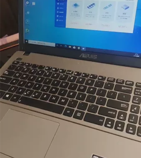 华硕i7 LOL游戏本跑分近40万， 电池...