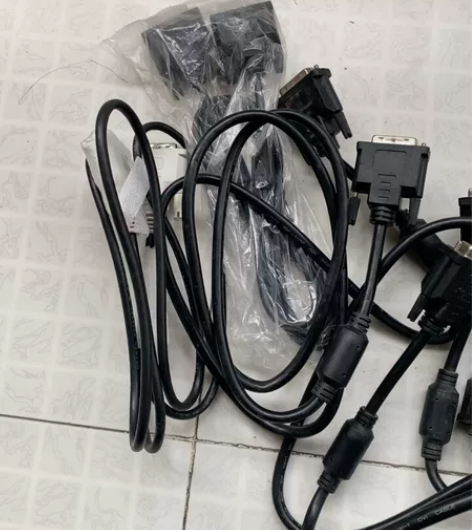 显示器连接主机DVI数字线若干，接口如图，...