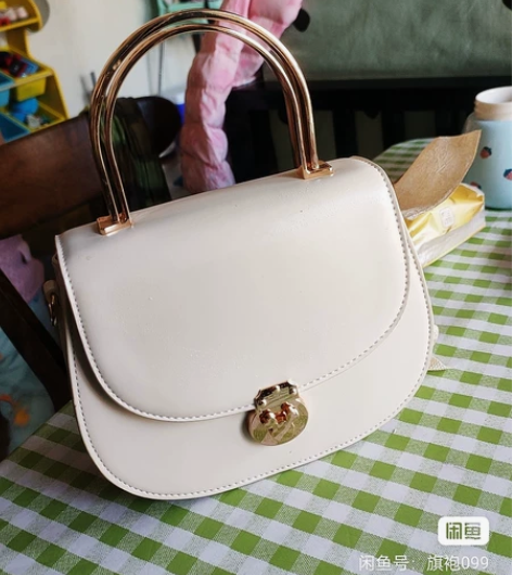 9新白色手提包，买回来只用过一次。138入...