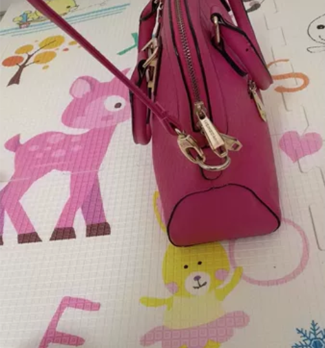 八成新，斜挎包手提包两用闲置转手，需要的直...