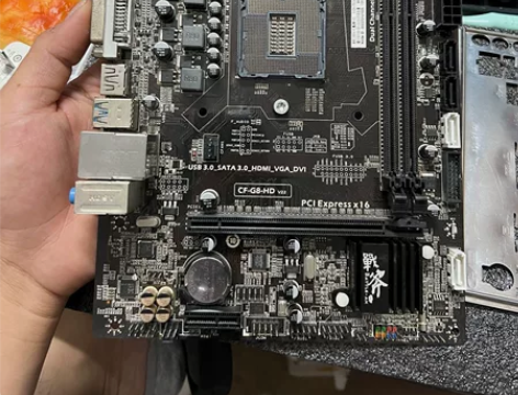 七彩虹b85k魔音主板，刚拆机下来成色漂亮...