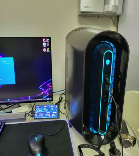 出一台自用外星人r11在保 i7 1070...