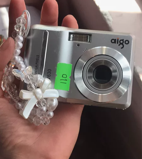 出自己用的相机，有一条白杠但不影响出片，有...