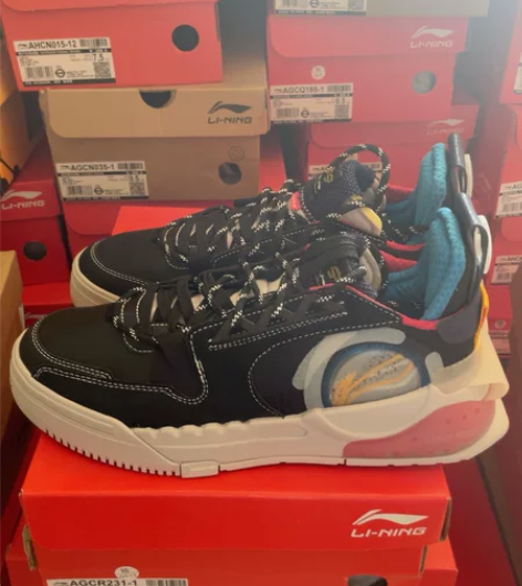 正品李宁，全新未使用，42码 感兴趣的话点...