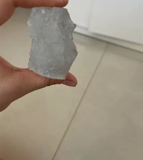 蓝萤石原石  几乎达到玻璃体了  非常干净...
