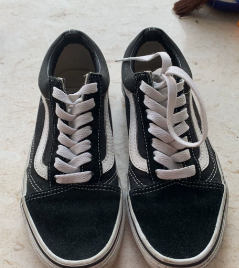 Vans鞋子 35码应该是 亚马逊购入 右...