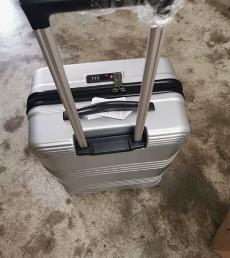 米卡龙四轮旋转拉杆箱26@@## 感兴趣的...