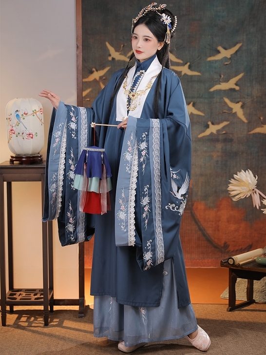 清梳原创云鹤辞明制汉服 99新运动会穿了一...