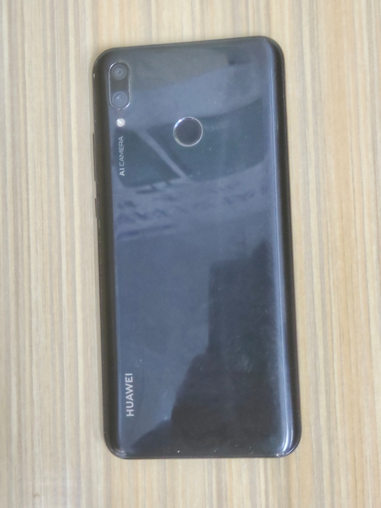 全原无拆修。我妈妈用的华为畅享9plus....