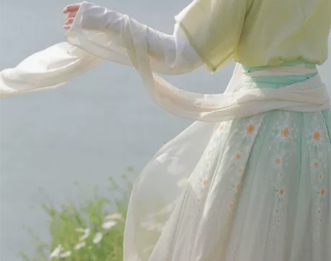 #古风汉服 五五年家的【采菊少女】，唐褙子...