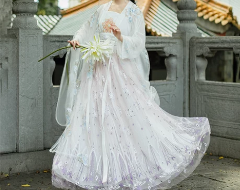 麦欧珀 民族装舞台装 本人偏胖 不适合  ...