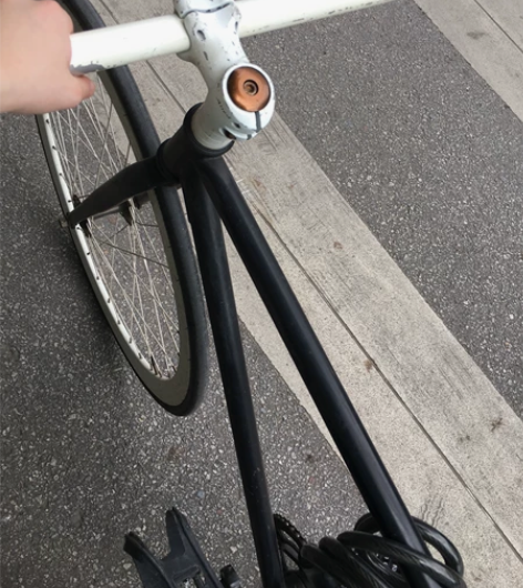 上大学了，自行车在家闲置 黑白配色死飞 有...