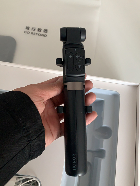 荣耀自拍杆和荣耀耳机