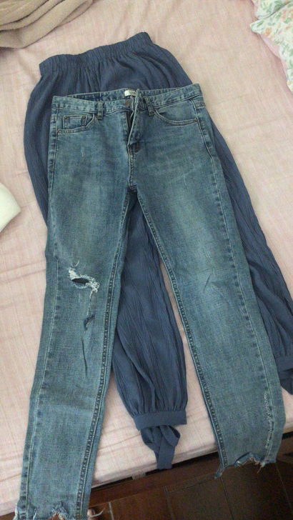 全新牛仔裤，适合26裤头，10元