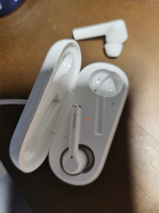 flypods3，电池仓和左耳是好的。右耳...