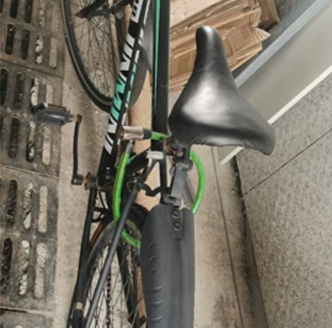 二手自行车 26寸 车在鞍山街与德胜路交汇...