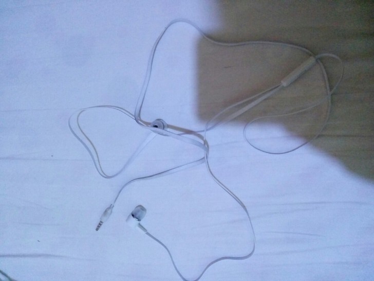 耳机这是一款超好音质耳机，是你K歌的好帮手...