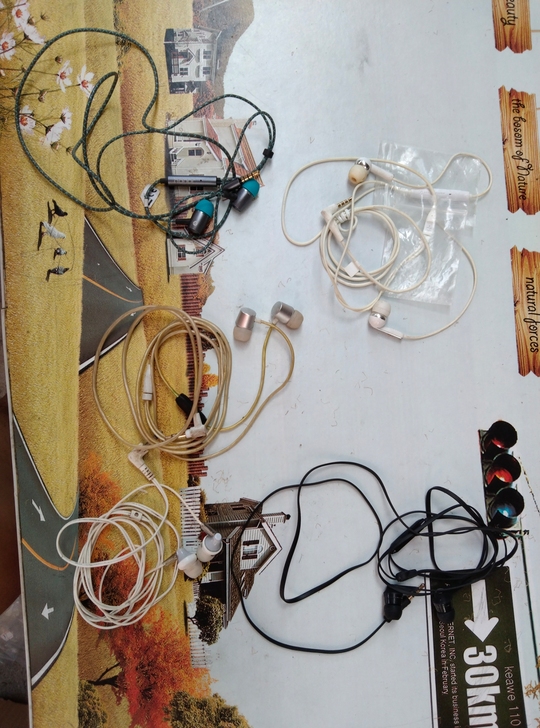 17入耳式耳机（清货回本）