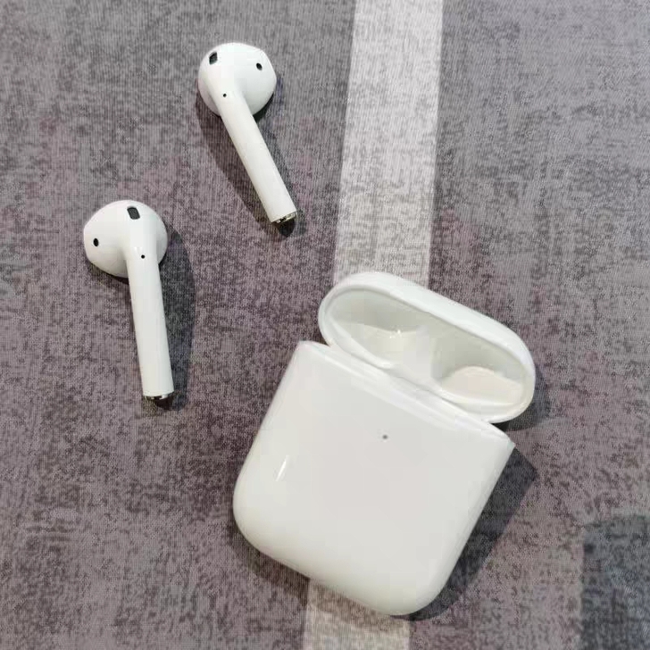 蓝牙耳机,几乎全新,低价出售,想要的来滴滴我