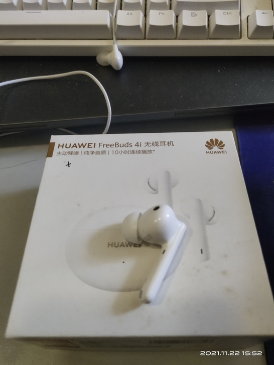 在学校上课耳机仓和单耳忘教室再去找就木有了...