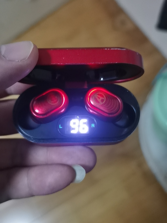 正版，复联4，蓝牙耳机外观，被钥匙链，挂了...