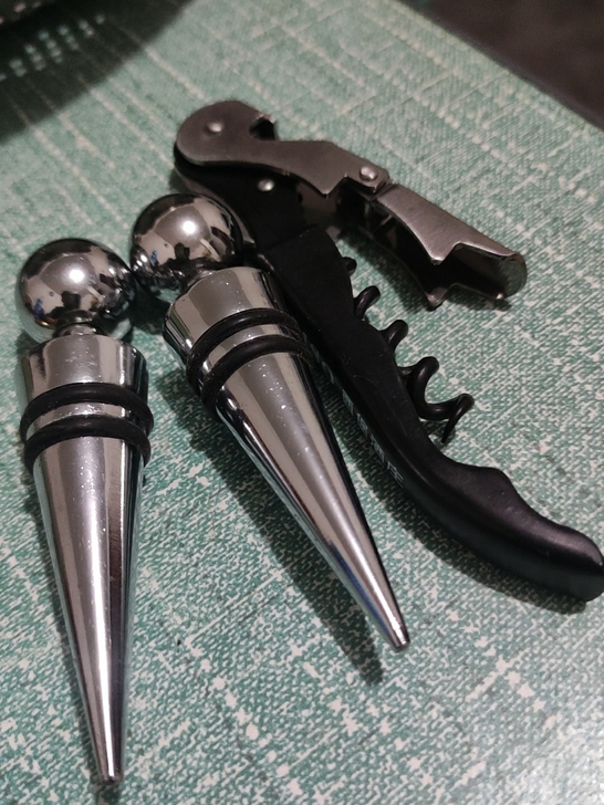 红酒起子，红酒开瓶器，两个酒塞，一起包邮。